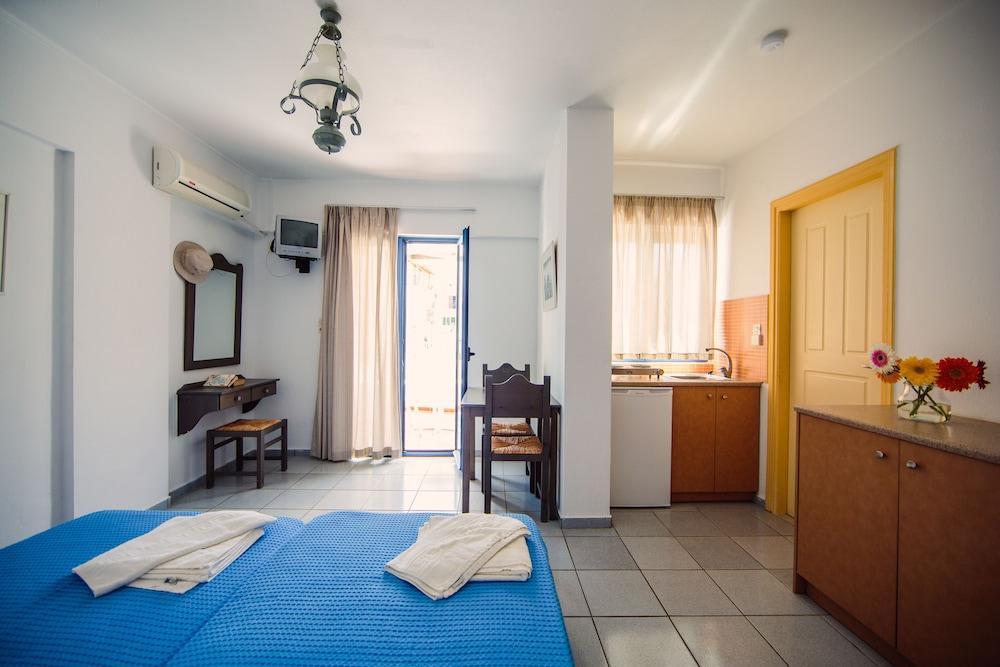 Iliana Hotel Panormos  Экстерьер фото
